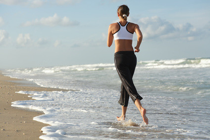 In Form bleiben! girl, health, woman, beach, shore, shoreline, shell, fitness, lady, run, running, jog, jogging, exercise, exercising, shape, water, ocean, sea, athletic, body, sport, clothes, outfit, lifestyle, single, healthy, training, sport, workout, fit, sweats, black, white, action, activity, freedom, getaway, peace, vacation, holiday, travel, barefoot, nature, motion, strength, vitality, confidence, determination, florida